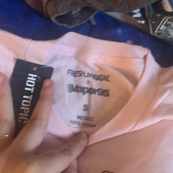 Women’s Graphic Oversized Short Sleeve Shirt - Picture 4 of 4